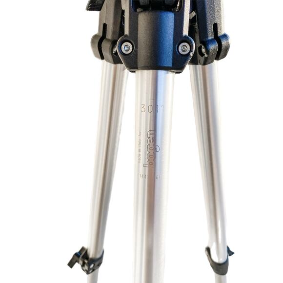 Bogen Manfrotto Professional Tripod 3011 & 3047 Tripod Head - Picture 10 of 10